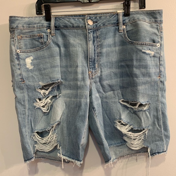 American Eagle Outfitters Pants - American eagle tomgirl Bermuda short